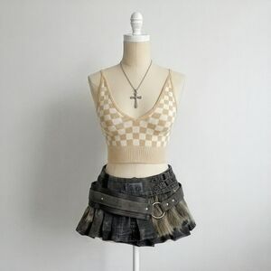 Garage Deep Plunge Beige And White Checkered Ribbed Crop Top